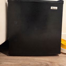 Mini fridge $25