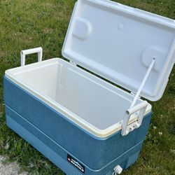 Igloo maxcold 70 quarts cooler 