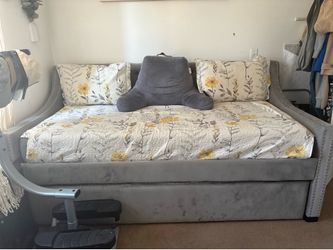 Trundle with 2 twin mattress