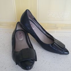 Mee Too Black Leather Flats, Size 4.5. Very Soft