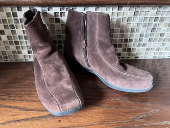 Women’s Clark’s 7.5 Leather suede boots brown