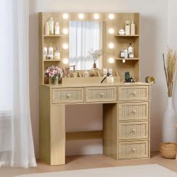 Vanity table with no chair