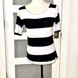 Lu La Roe black and white striped pullover with short sleeves size S