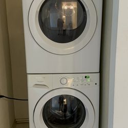 Stackable Electric washer and dryer good condition