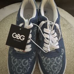New Guess Sneakers, size 9