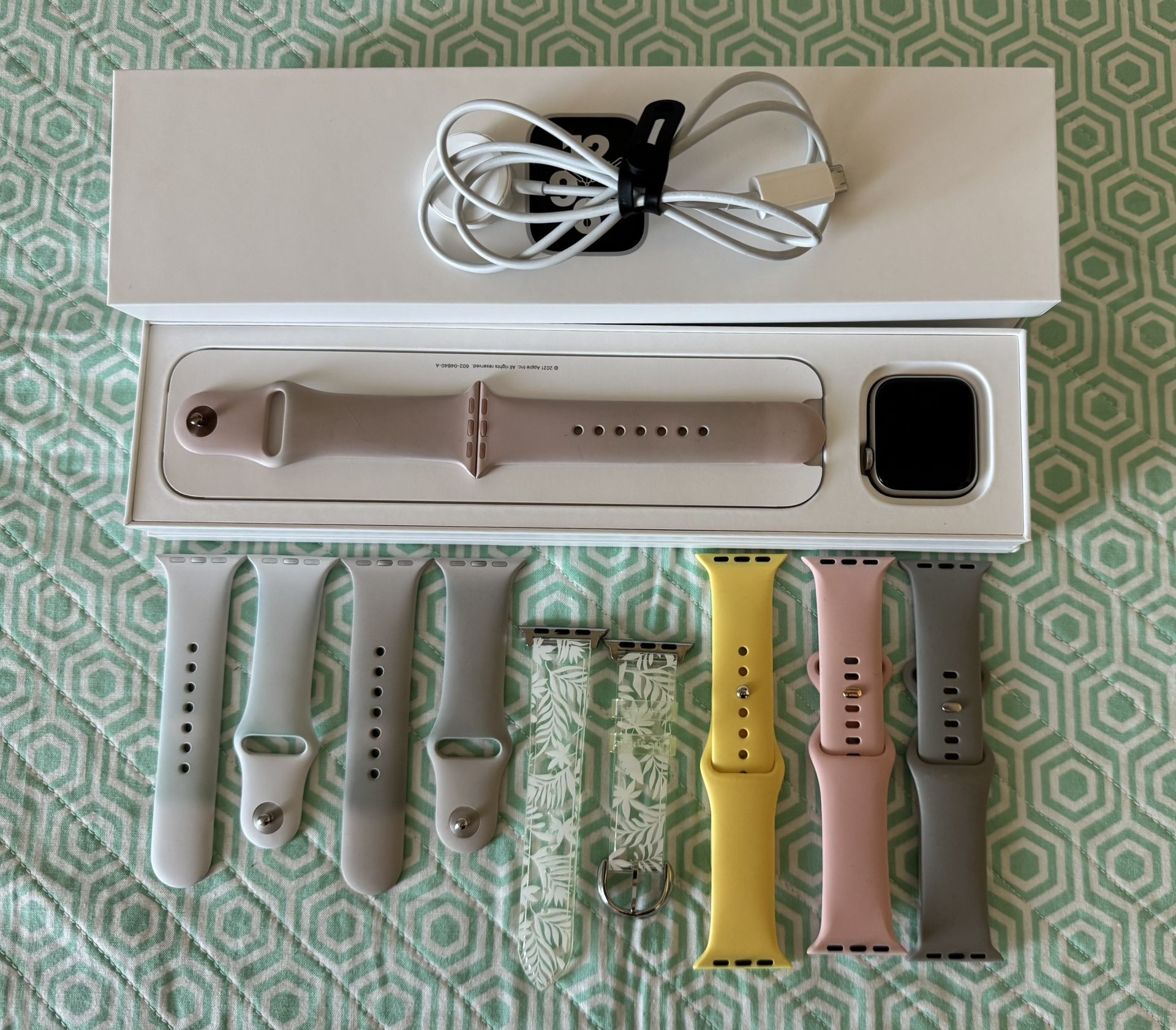 2nd Generation  Apple Watch SE 40mm With CEL 