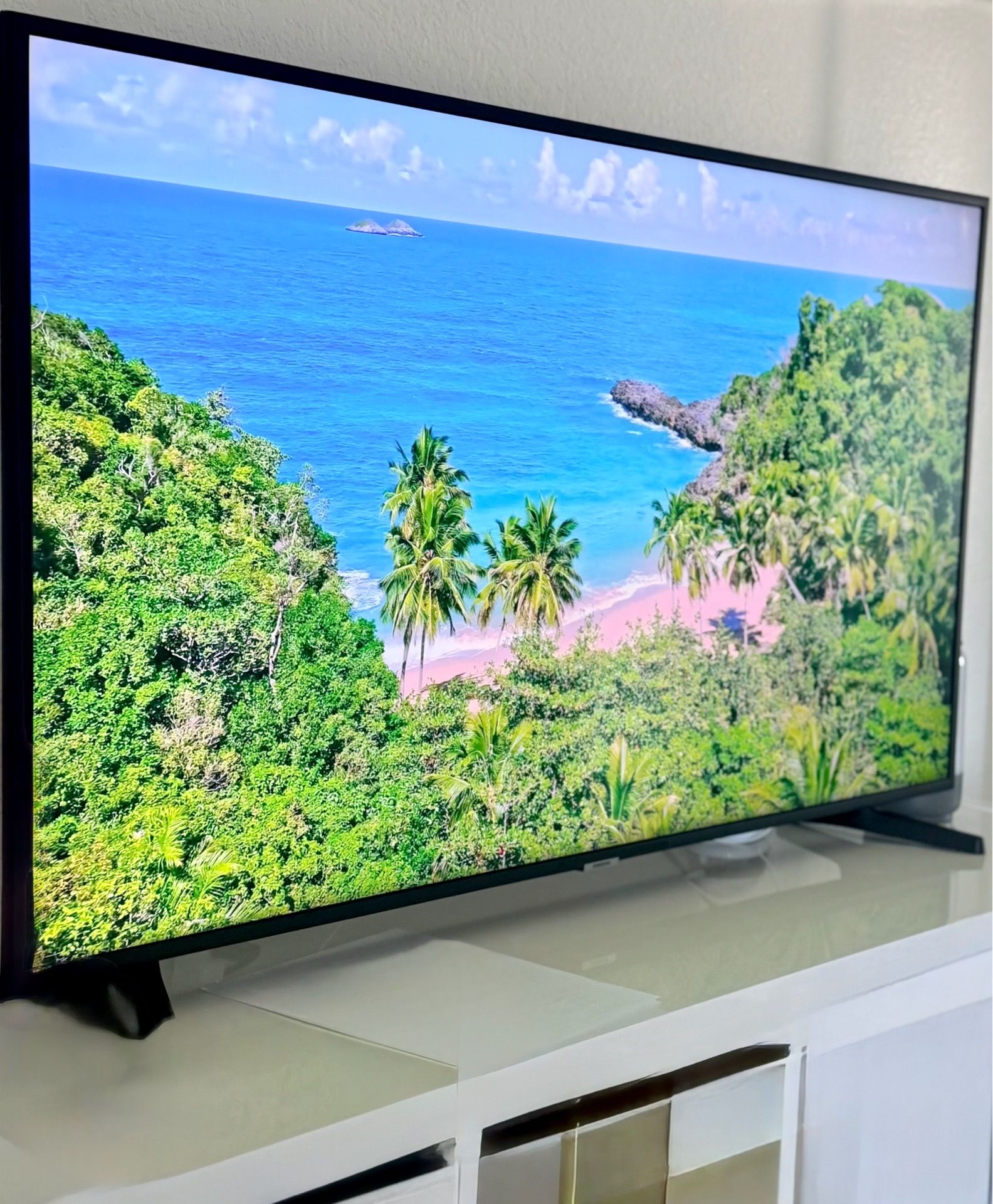 Samsung 50” LED Smart TV • Crisp Picture • Home Theater Ready