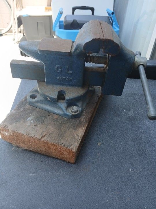 Bench Vise