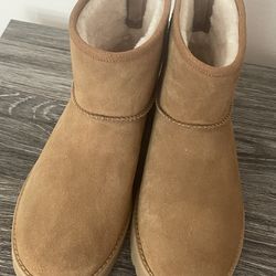 Size 9 UGG boots