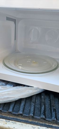 White Countertop Microwave Oven