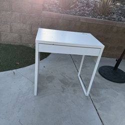 White Desk With One Drawer 
