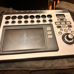 QSC TouchMix 8 Touch Digital Mixer