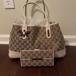 Gucci Handbag With Matching Bifold Wallet Like New Condition $795