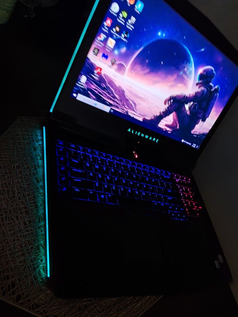 Alienware Gaming Laptop 17 R4