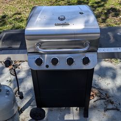 CharBroil Large BBQ Grill - 4 main burners and 1 side burner. Working