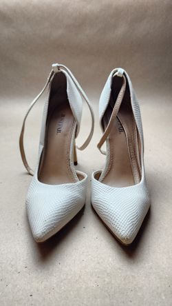 JustFab Textured Pointed Toe Ankle Strap Heels Size 7.5
