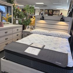 Queen Bedroom Set 4 Pc With 2 Lights 