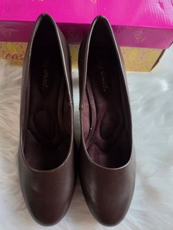 Easy Street Equinox Womens Stiletto Heel Pumps, 9 1/2 Wide, Brown