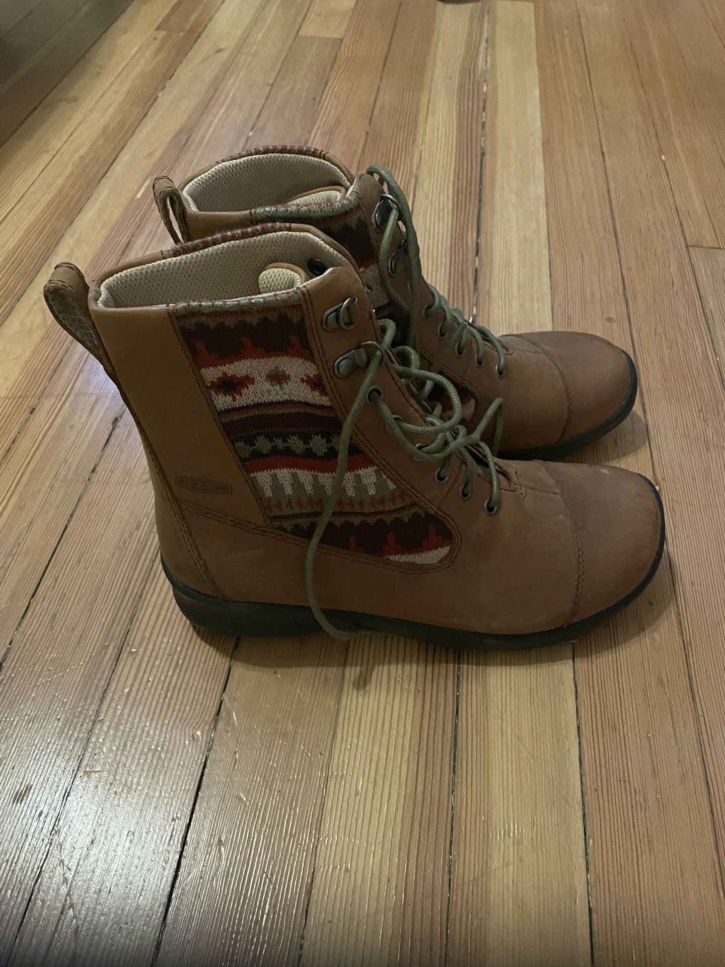 KEEN Lace-Up Boots With Southwest Pattern