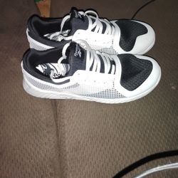 Size 6 Reebok Shoes