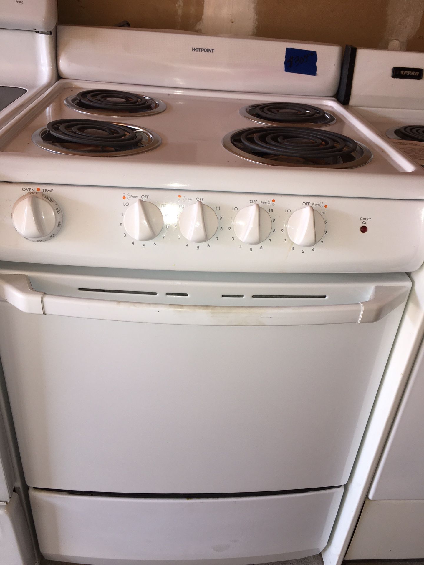 Hotpoint electric stove 24 wide semi new