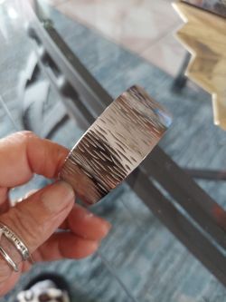 New Stainless Steel Cuff  Silver Tone Bracelet Mpu Serious Buyet No Delivery Cash Only. 