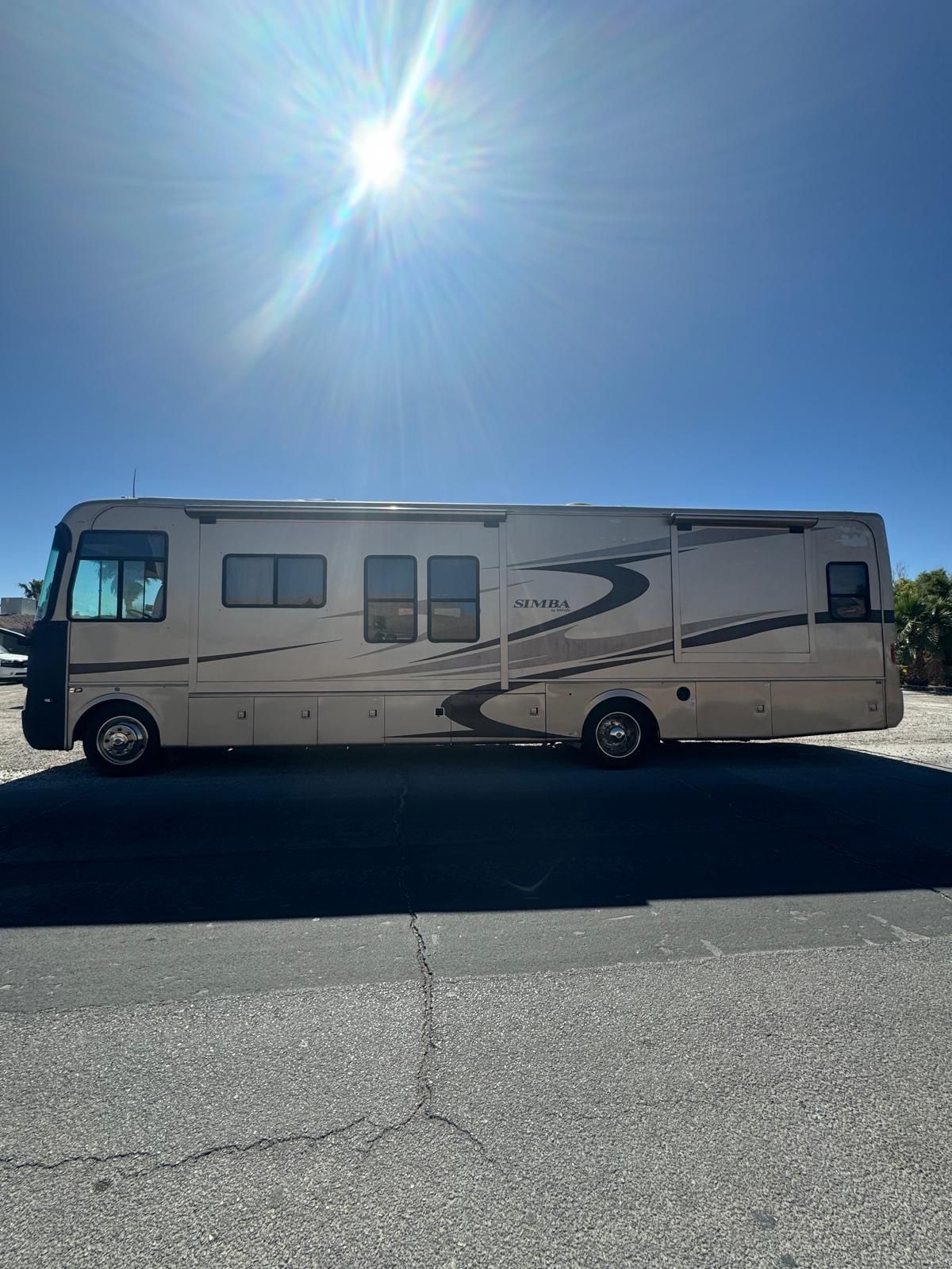 * 2006 WORKHORSE W 22* SAFARI * 38 Ft Long* 17000 MILES ONLY * It Runs ...