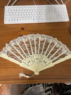 Lace hand fan