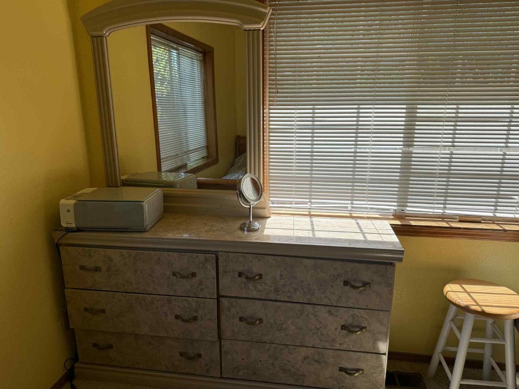 6 Drawer Dressor With Mirror 