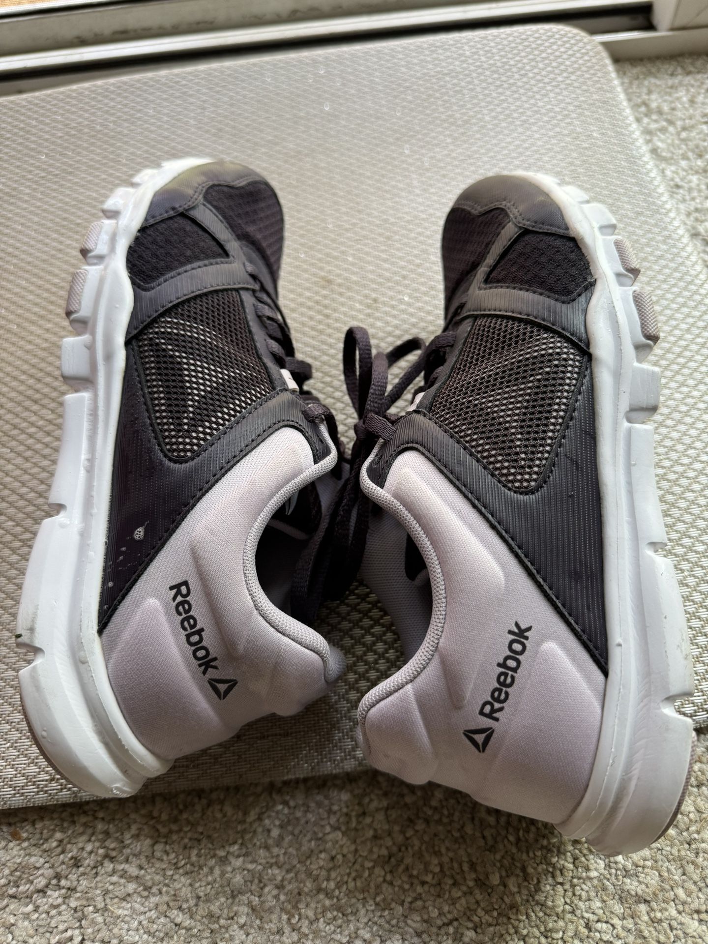 Reebok Shoes Size 8 (Ladies)
