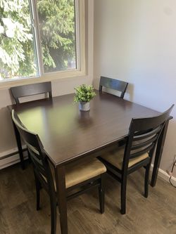 Room&Board 4 Chairs Dining Table