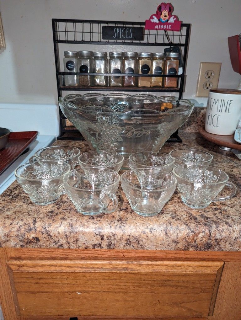 Anchor Glass Punch Bowl Raised Grape Design W 8 Cups