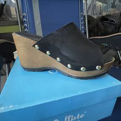 Like New Wedge Sandlels