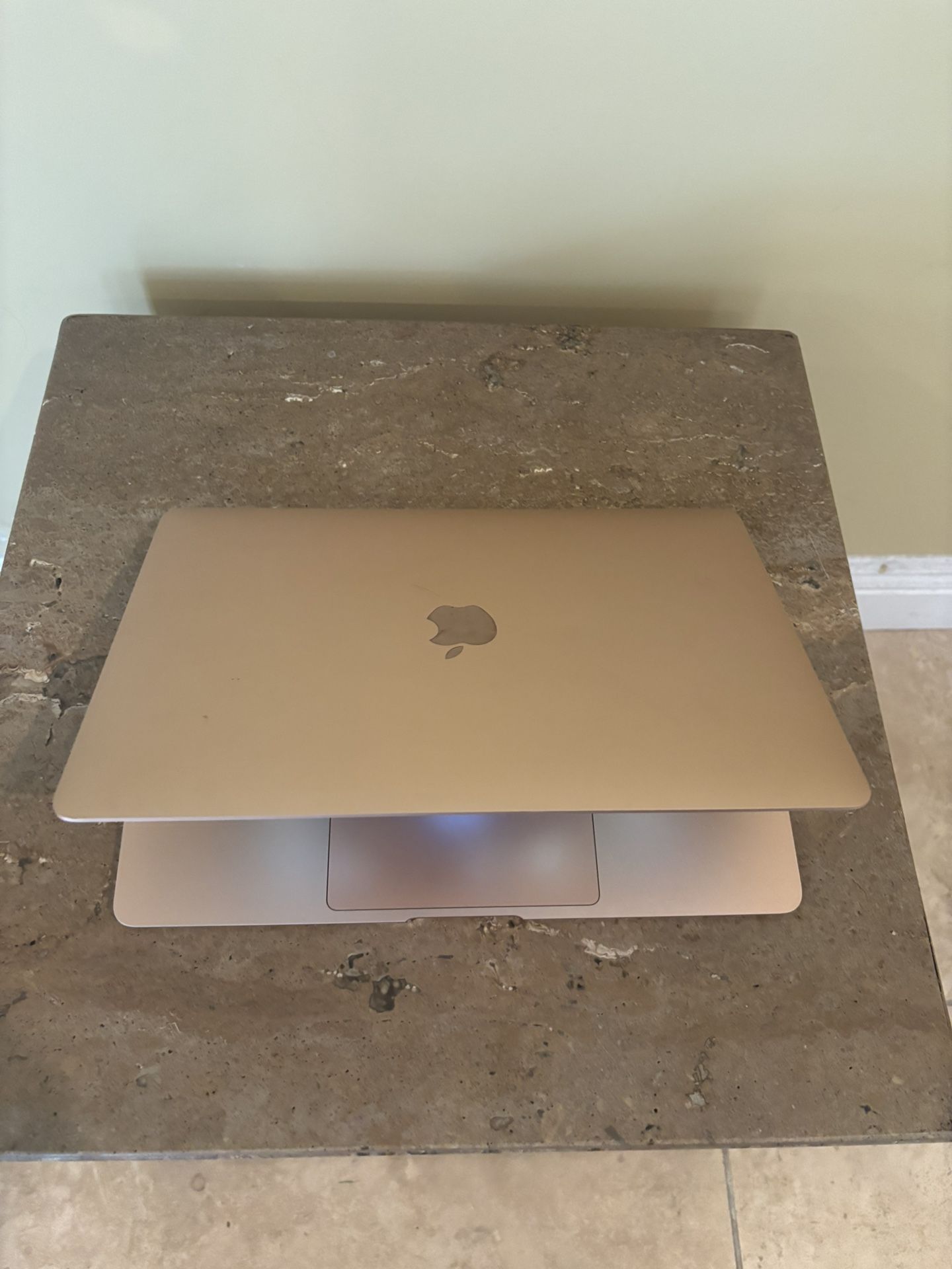 2020 Macbook Air 13 Intel 1.1 i5 8GB 512GB Gold