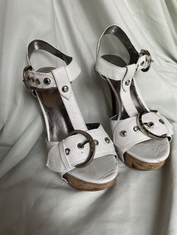 Cute Whit Buckle Guess Heels 