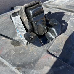 2007 GMC Yukon Motor Mount New $20