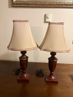 Vintage red redwood urn style table lamp