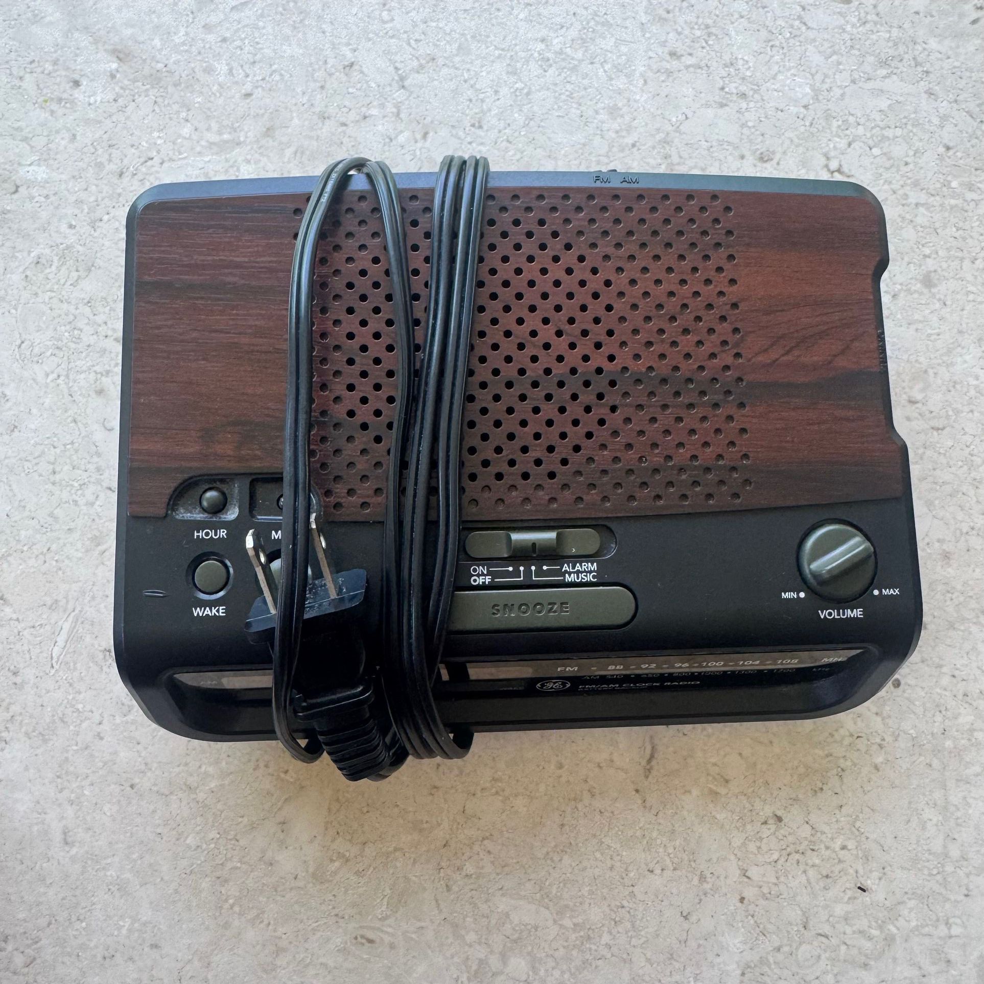 GE digital alarm clock radio