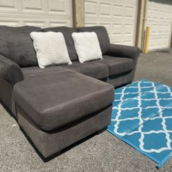 GRAY SECTIONAL COUCH W/ FREE DELIVERY 