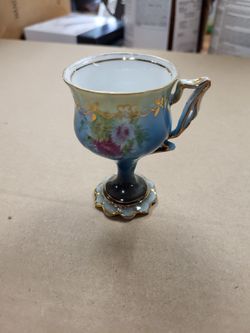 Set of 4 Vintage Royal Silesia Germany Footed Cups Only (No Saucers) - Blue Floral Gold GiltBrand / Maker: Royal Silesia (Germany)
Included: 4 Footed 