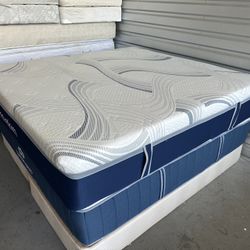 Like new king mattress By Novaform