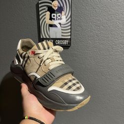 Burberry Checker Size 9.5 