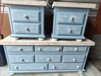 Beautiful dresser set
