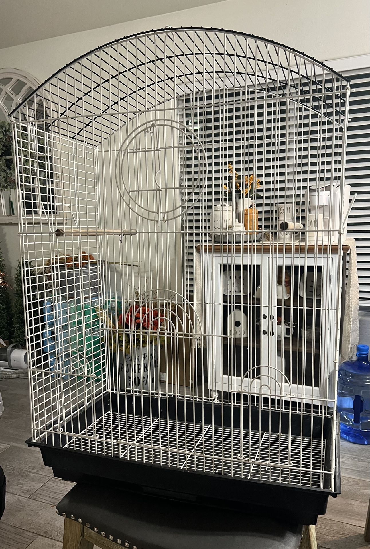Bird Cage - Like New Condition