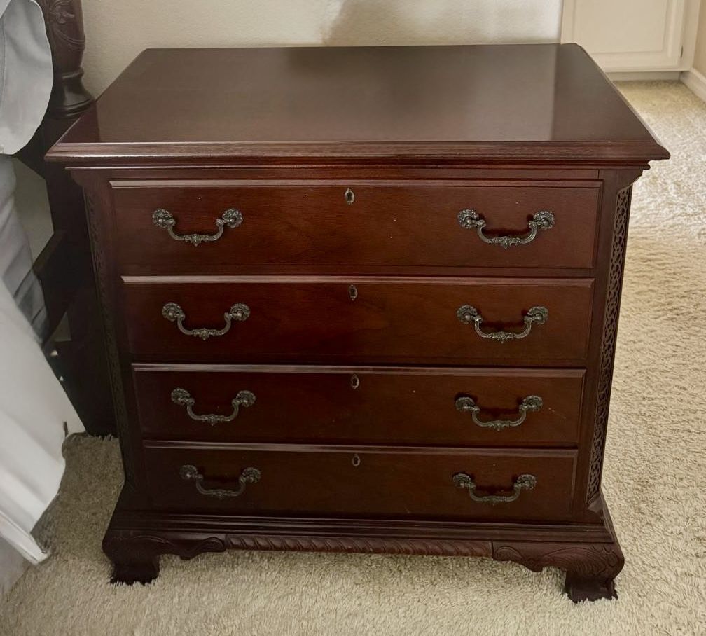 2 Antique Mahogany Chest of 4 Drawers  Victorian