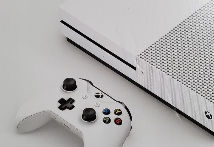 Xbox One S 1TB - Used Pre-Owned