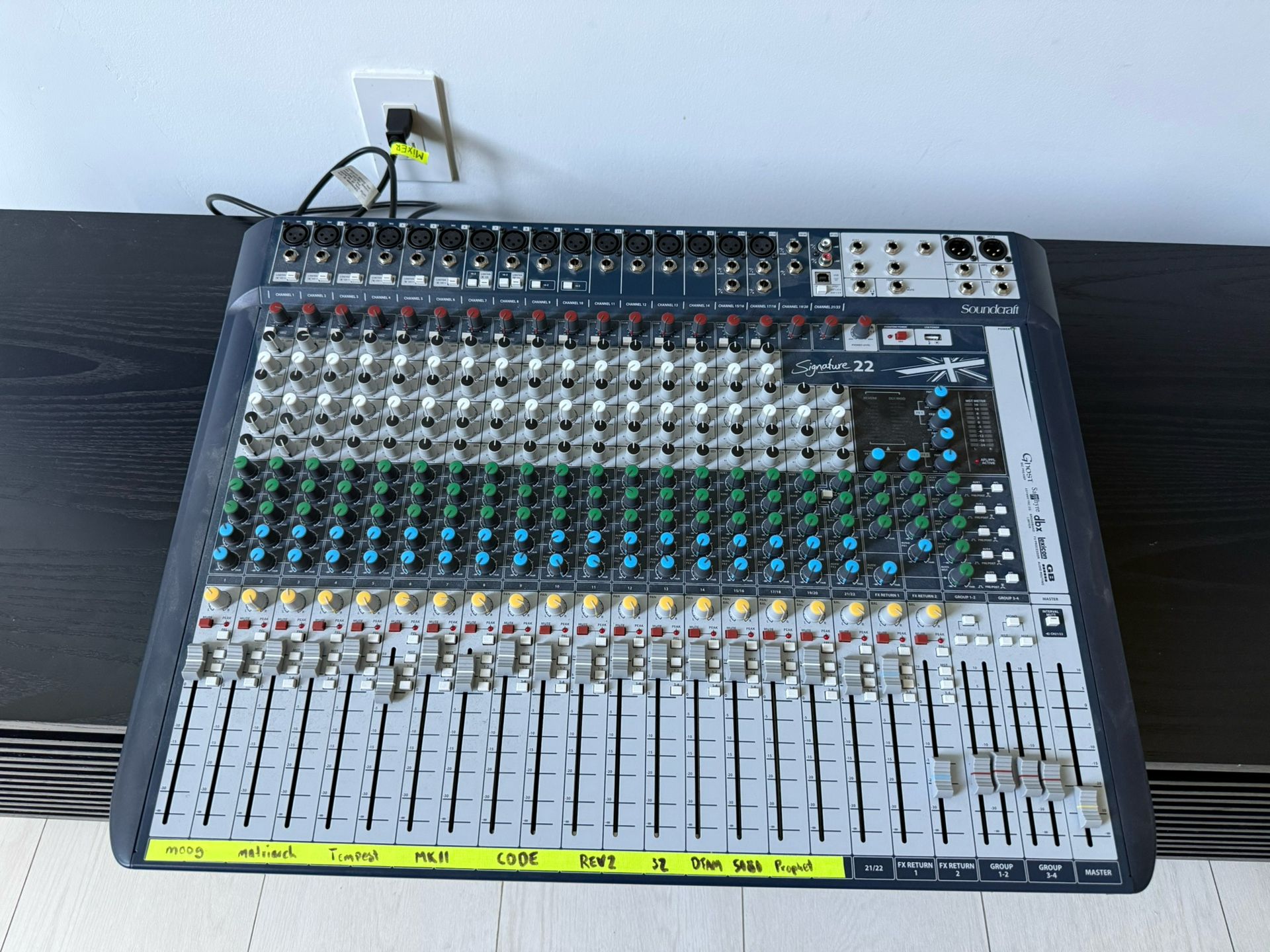Soundcraft Signature 22 Channel Mixer