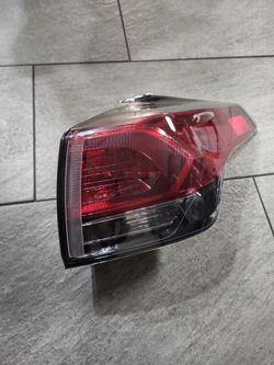 16-18 TOYOTA RAV4 OTTER PASSENGER TAIL LIGHT