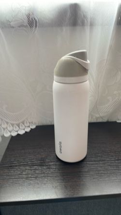 White Owala water bottle