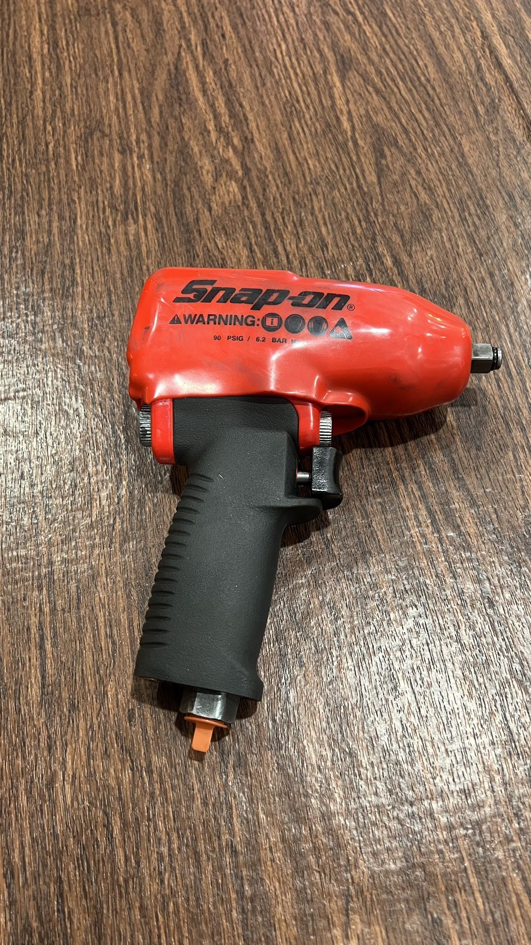 MG325 Snap On 3/8 Impact Wrench 